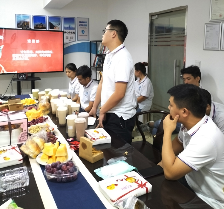 绿巨人视频官网科技召开9月份总结会暨生日会